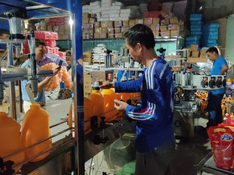 Sự khác nhau giữa sản xuất nước giặt gia công và chính hãng